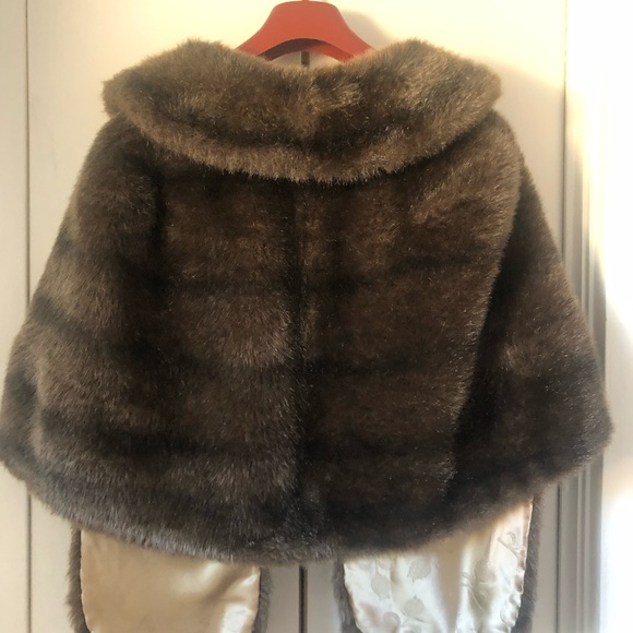 Vintage faux fur shawl by Regina Glenara by Glenoit. Shoulder wrap faux fur - Picture 5 of 6